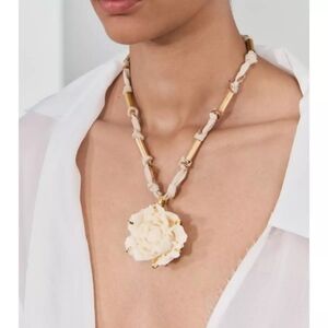 Zara COMBINATION RESIN FLOWER NECKLACE NWT
